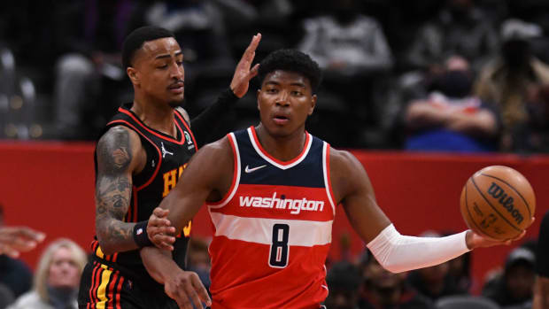 Atlanta Hawks forward John Collins guards Washington Wizards forward Rui Hachimura.